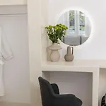 Theophrasti Apartament