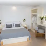 Apartment Theophrasti