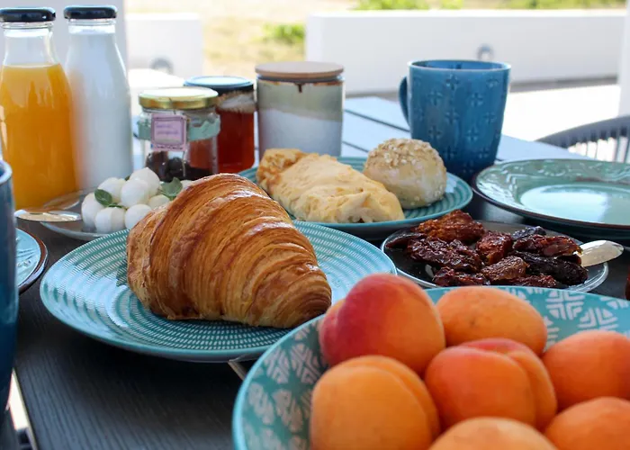 Theophrasti Foinikiá