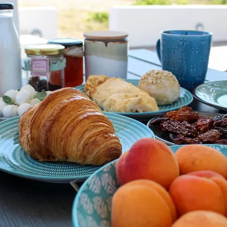 Theophrasti Foinikiá