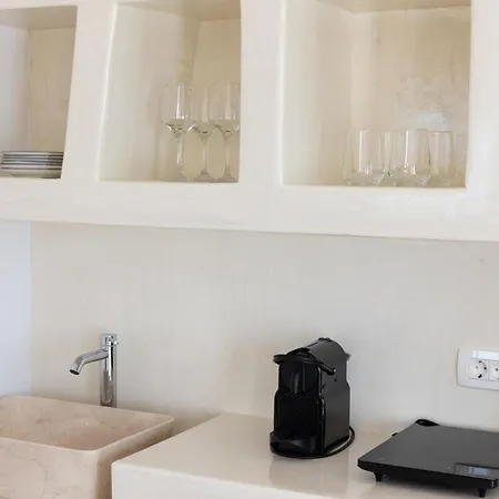 Theophrasti Apartment *