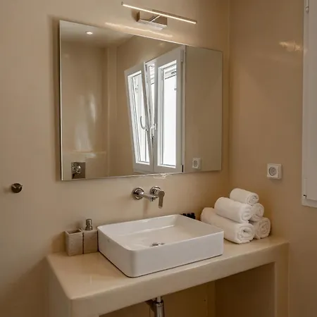 Theophrasti Apartment *