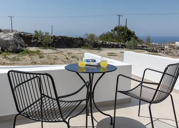 شقة Theophrasti Foinikiá