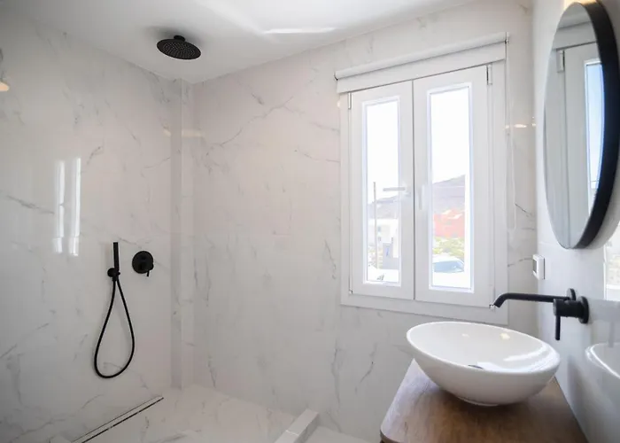 شقة Theophrasti Foinikiá