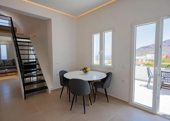 شقة Theophrasti Foinikiá