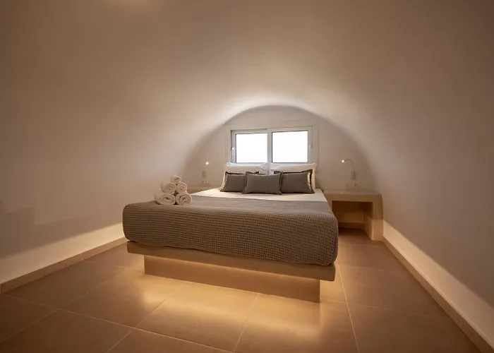 Theophrasti Foinikia (Santorini)